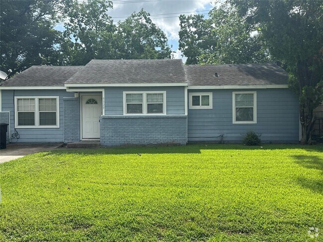 Building Photo - 9329 Chesterfield Dr Rental