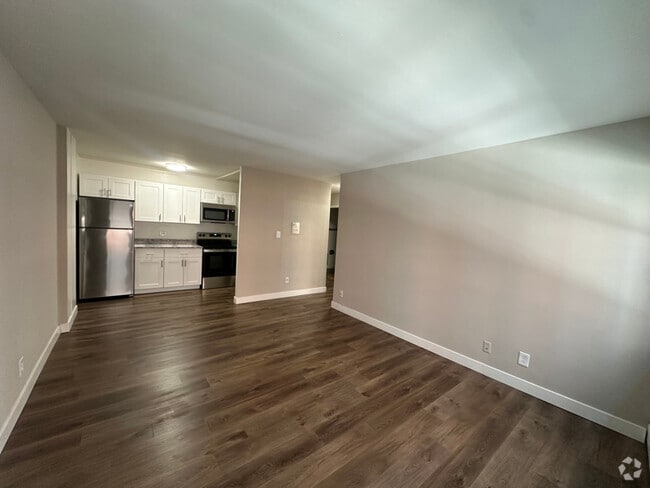 Building Photo - 1560 N Prospect Ave Rental