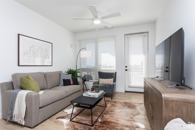 2BR, 2BA - 1.083SF