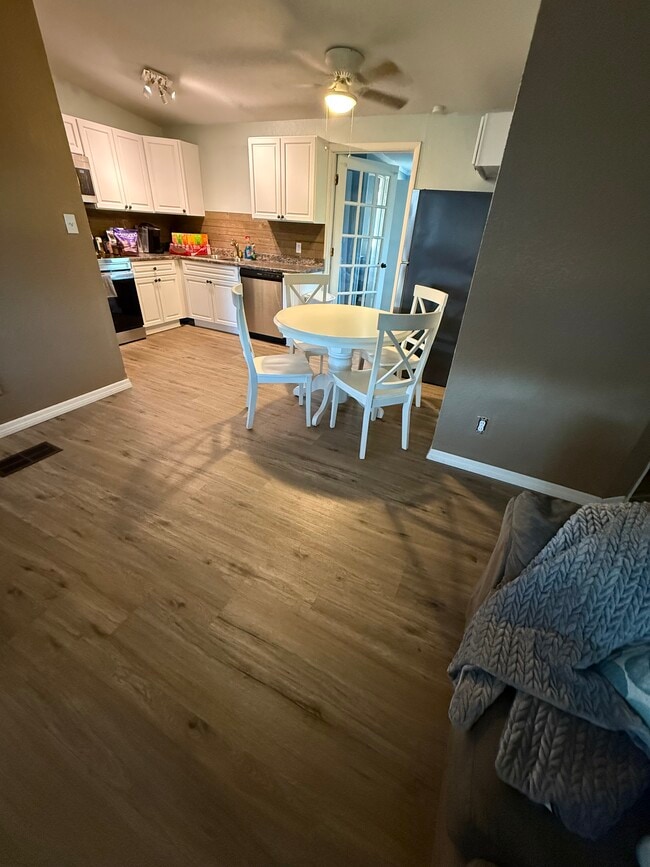 Photo - 10495 118th Ave