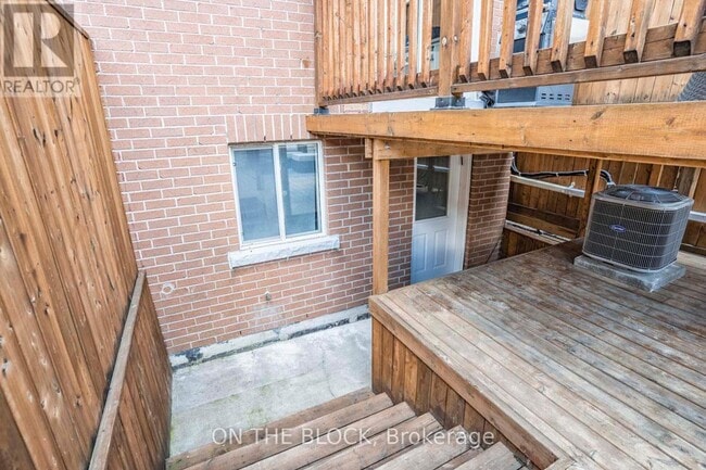 Photo - 49 Leslie St