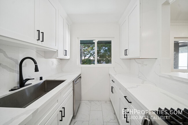 Photo - 1206 Hayworth Ave Unidad 10