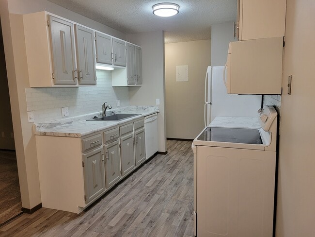 Building Photo - 3917 Heritage Hills Dr Unit 102