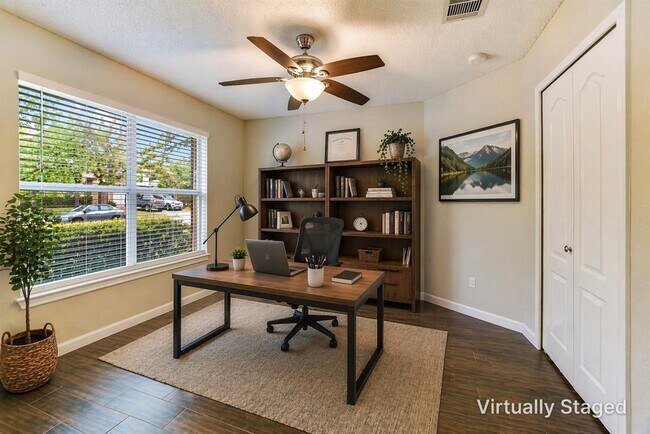 Photo - 1303 Crossvine Way