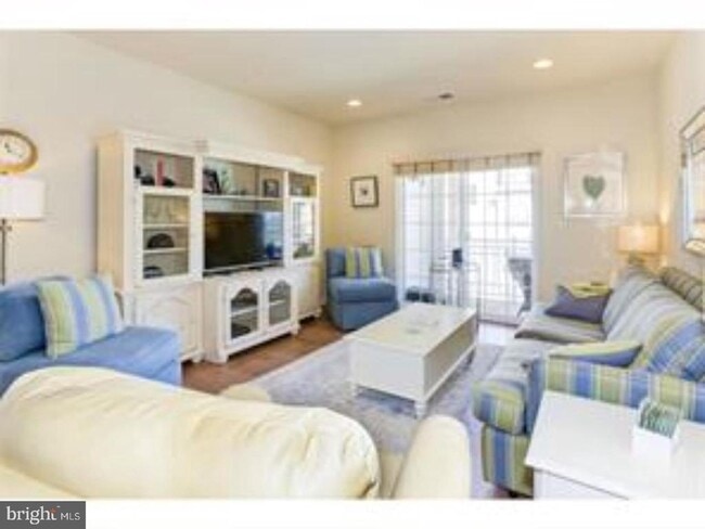 Building Photo - 4536 Champions Run Unit 4536