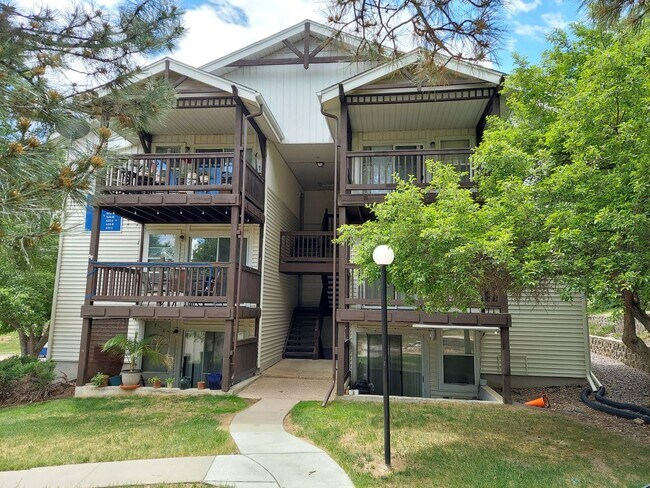 Building Photo - 2 bed 1 bath 2nd floor condo for rent. No ... Unit 622R
