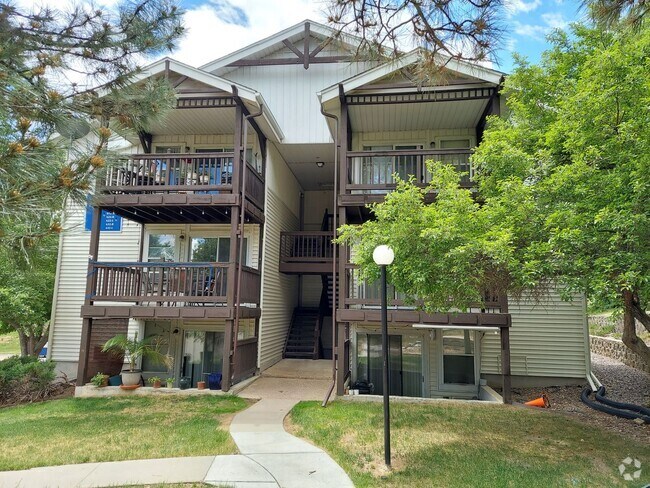 Building Photo - 2 bed 1 bath 2nd floor condo for rent. No ... Unit 622R