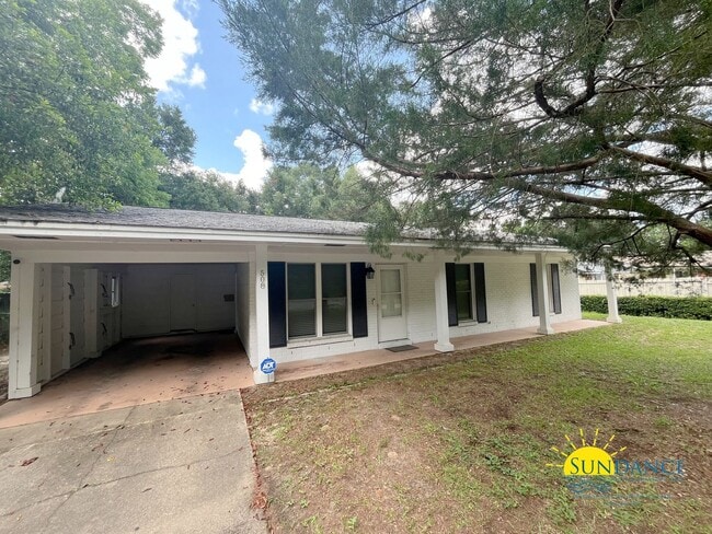 Building Photo - Charming 3 Bedroom Home in Crestview!