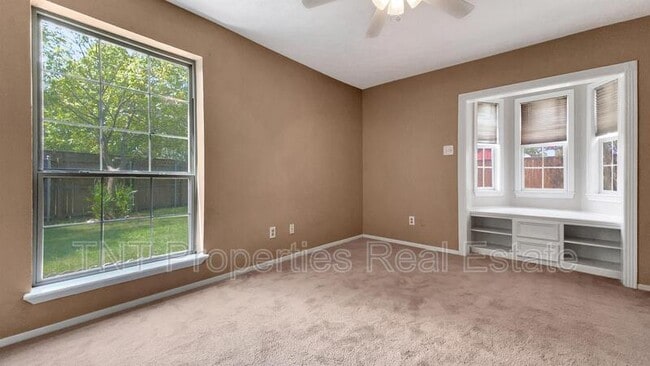 Photo - 605 San Saba Ct