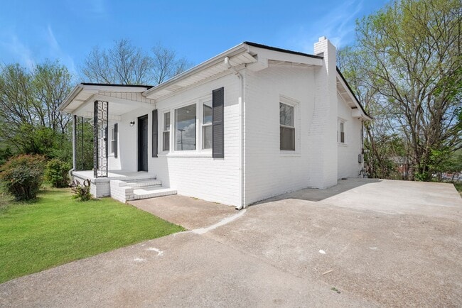 Photo - 1857 Memorial Dr