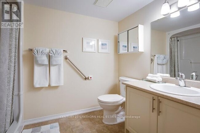 Photo - 1056 Queens Ave Unité 504