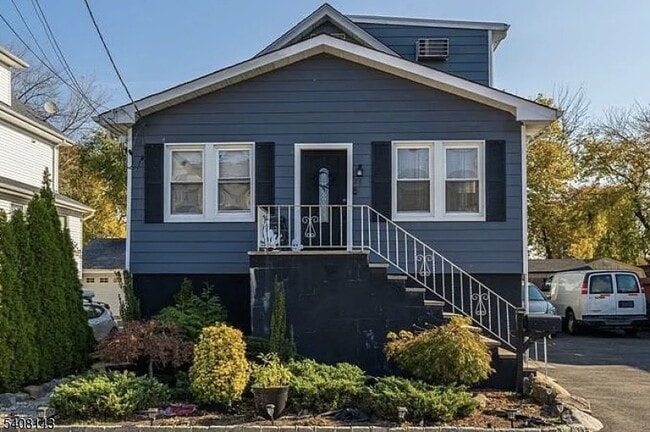 Building Photo - 28 Sabina St