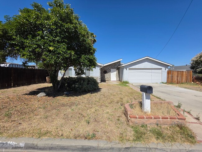 Photo - Three Bed, Two Bath in East Hemet!