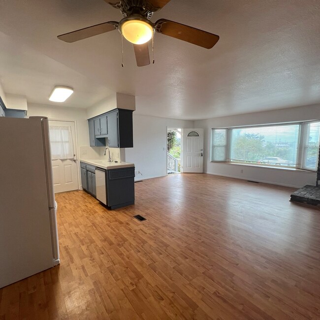 Photo - 1234 Bolton Dr