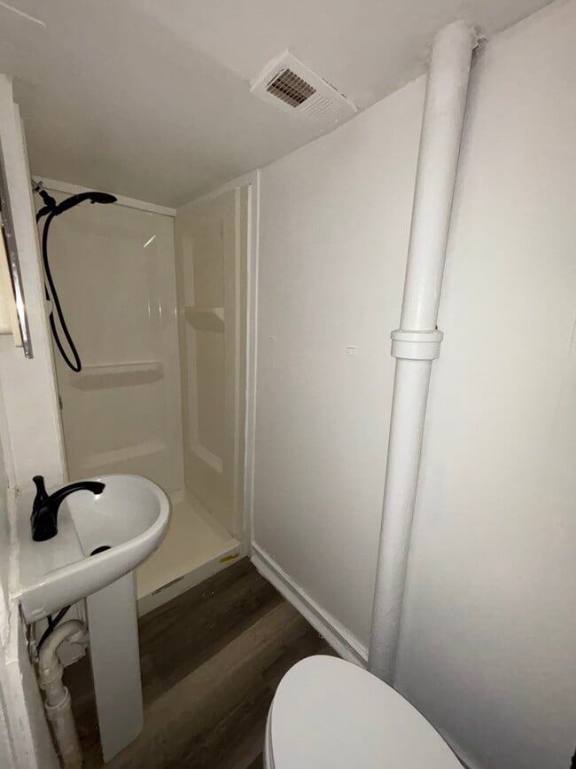 Photo - 292X Parkwood Ave Unit 3