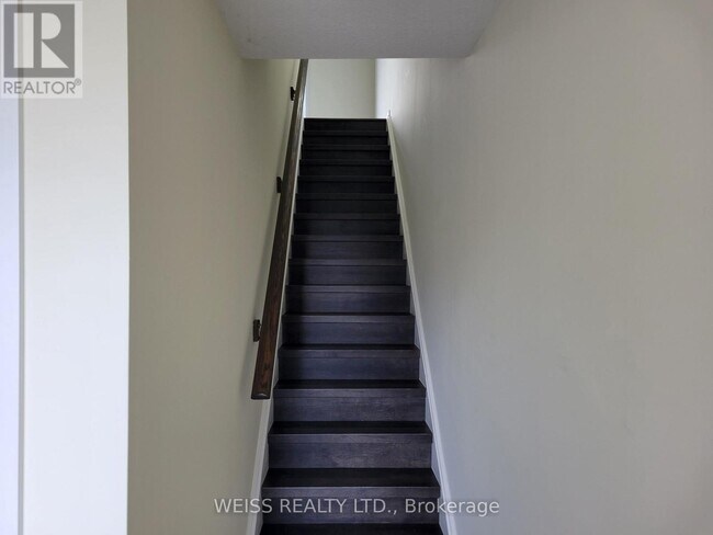 Photo - 510 N Service Rd