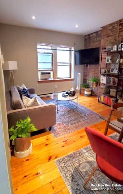 Building Photo - 19 Garrison St Unit 4