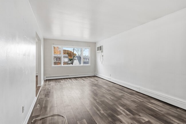 Photo - 2 Raydol Ave Apartment