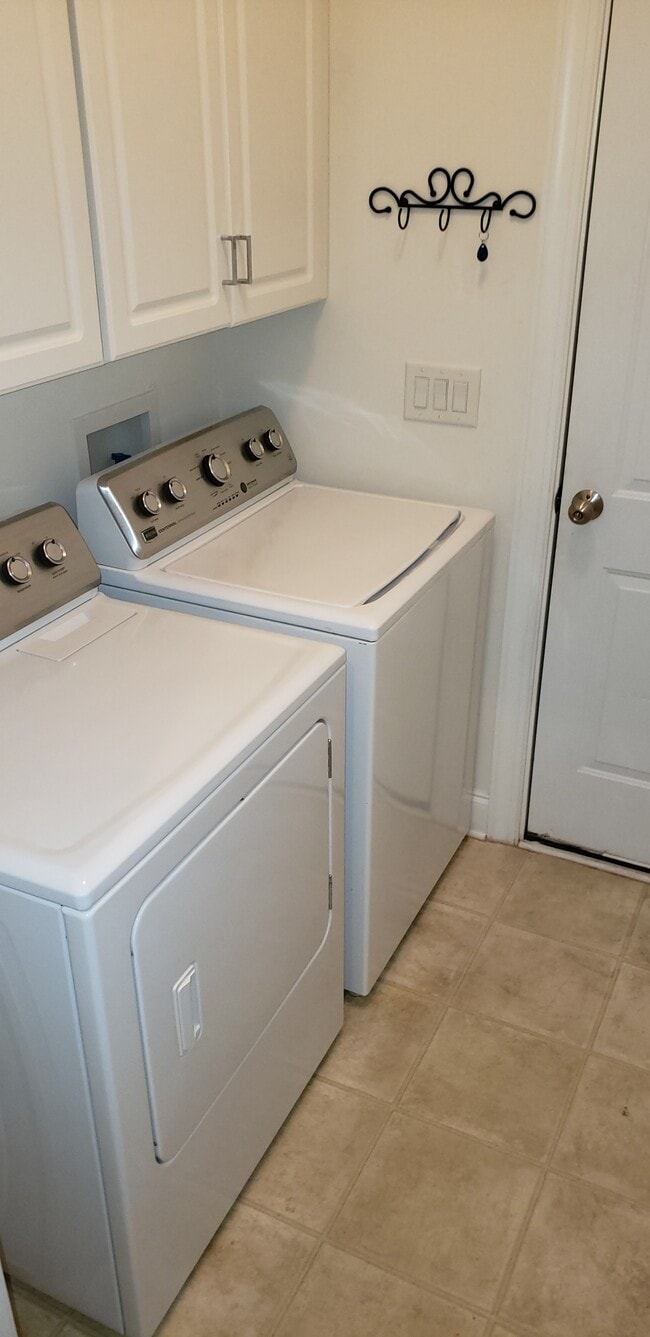 Photo - 315 St Nicholas Trl