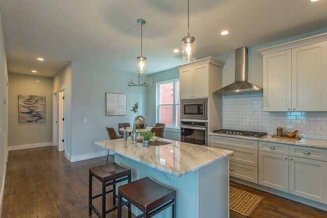 Photo - 4 bedroom home close to UTC!