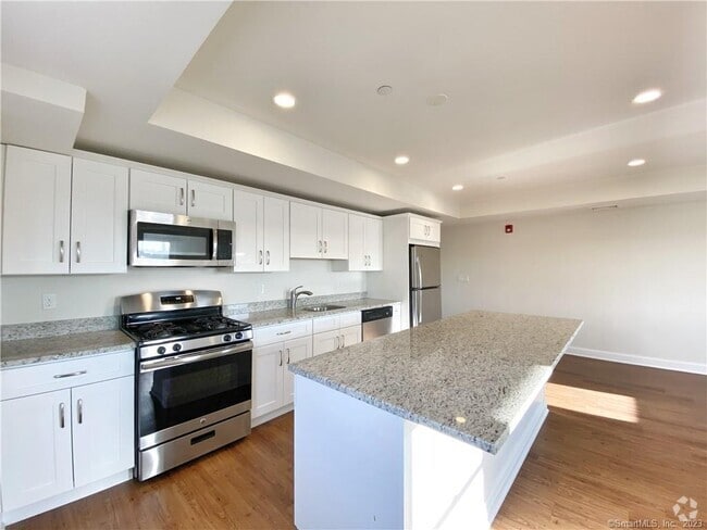 Building Photo - 94 East Ave Unit 2A Rental