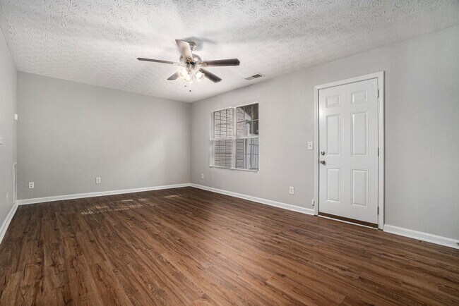 Photo - Beautifully Updated Decatur Townhome with ...