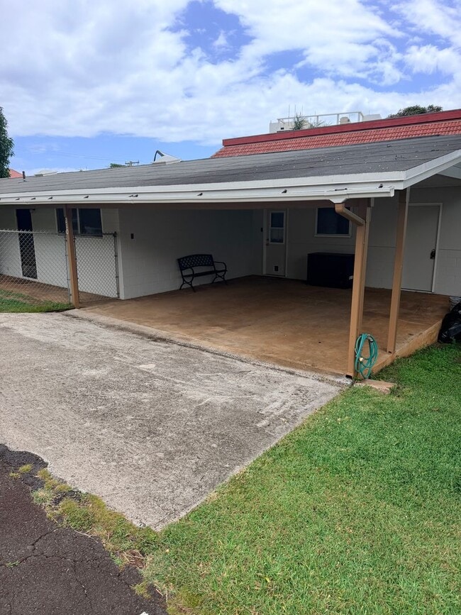 Building Photo - Cozy home with large yard in Wailuku