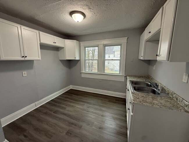 Photo - 4bd Single Section 8