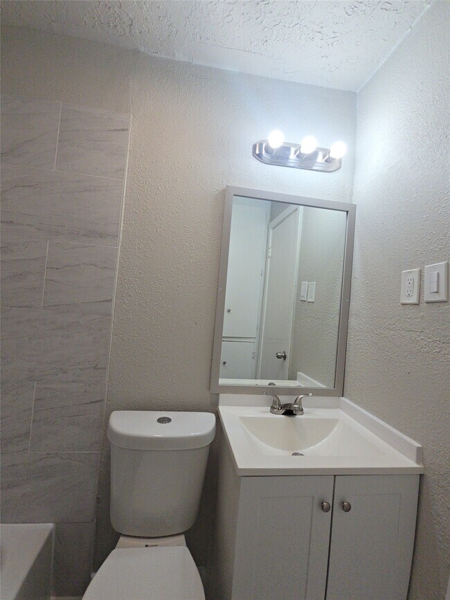 Photo - 3335 Tuam St Unit 2