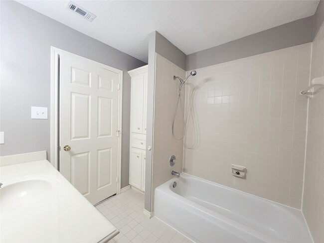Photo - 309 Rolling Hills Dr W