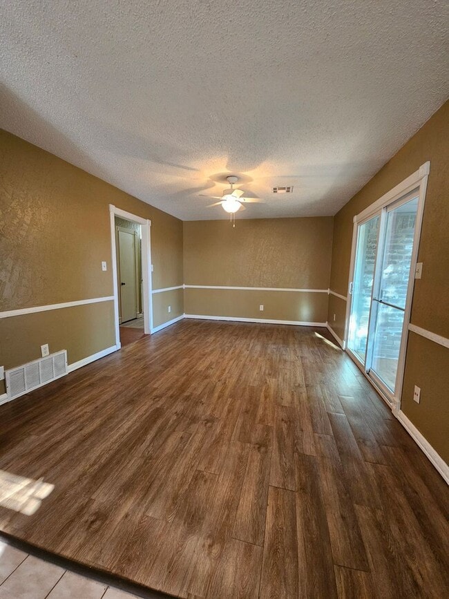 Photo - (3) Bed/(1.5) Bath Avail NOW! Pet Negotiable!