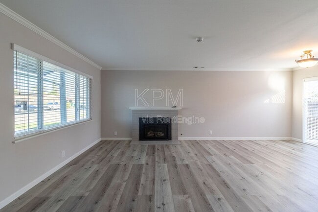 Photo - 218 E Longview Ave