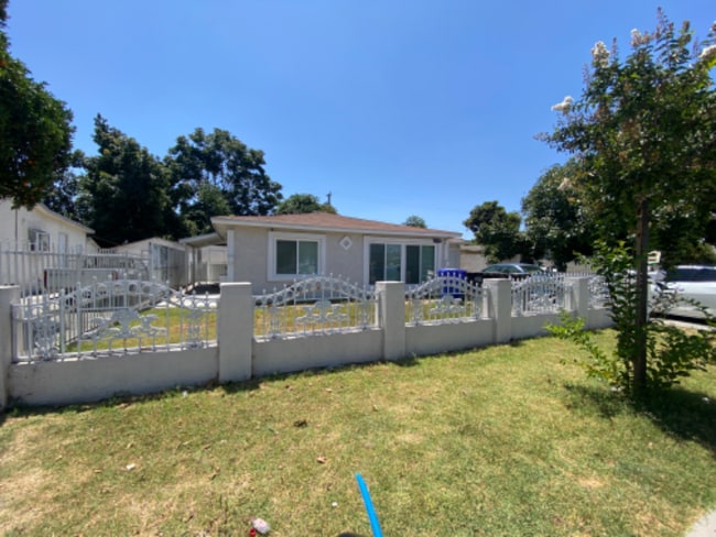 Photo - 8128 Puritan St