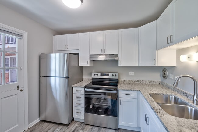 Photo - Colonial Gardens