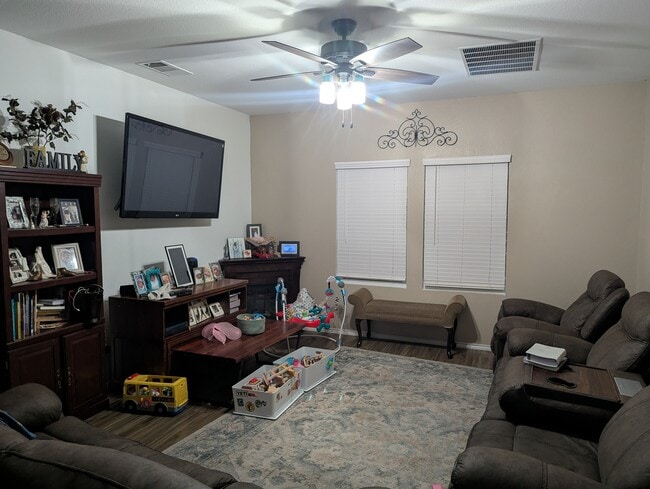 Photo - 112 Esparza Dr