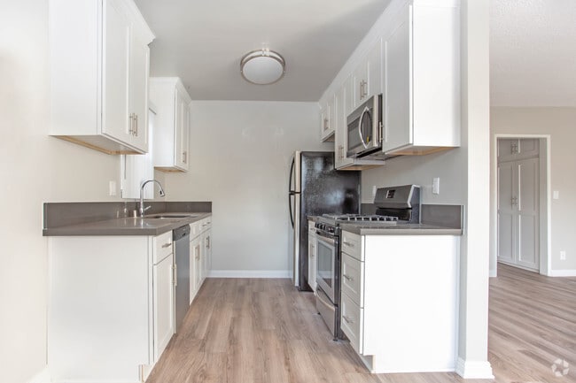 1BR, 1BA-693 SF