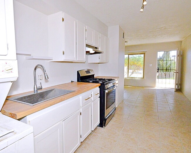 Cozy Indio 2 Bedroom