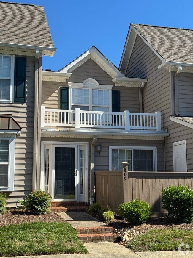 Building Photo - 2 Bedroom 2 Bath Townhouse in Williamsburg