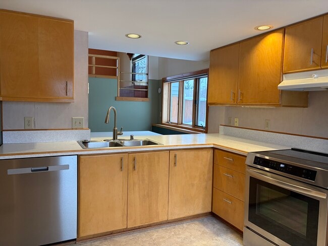 Photo - 6526 Bettys Ln