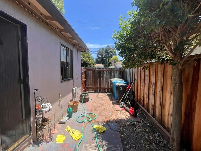 Photo - 1134 Redwood Ave