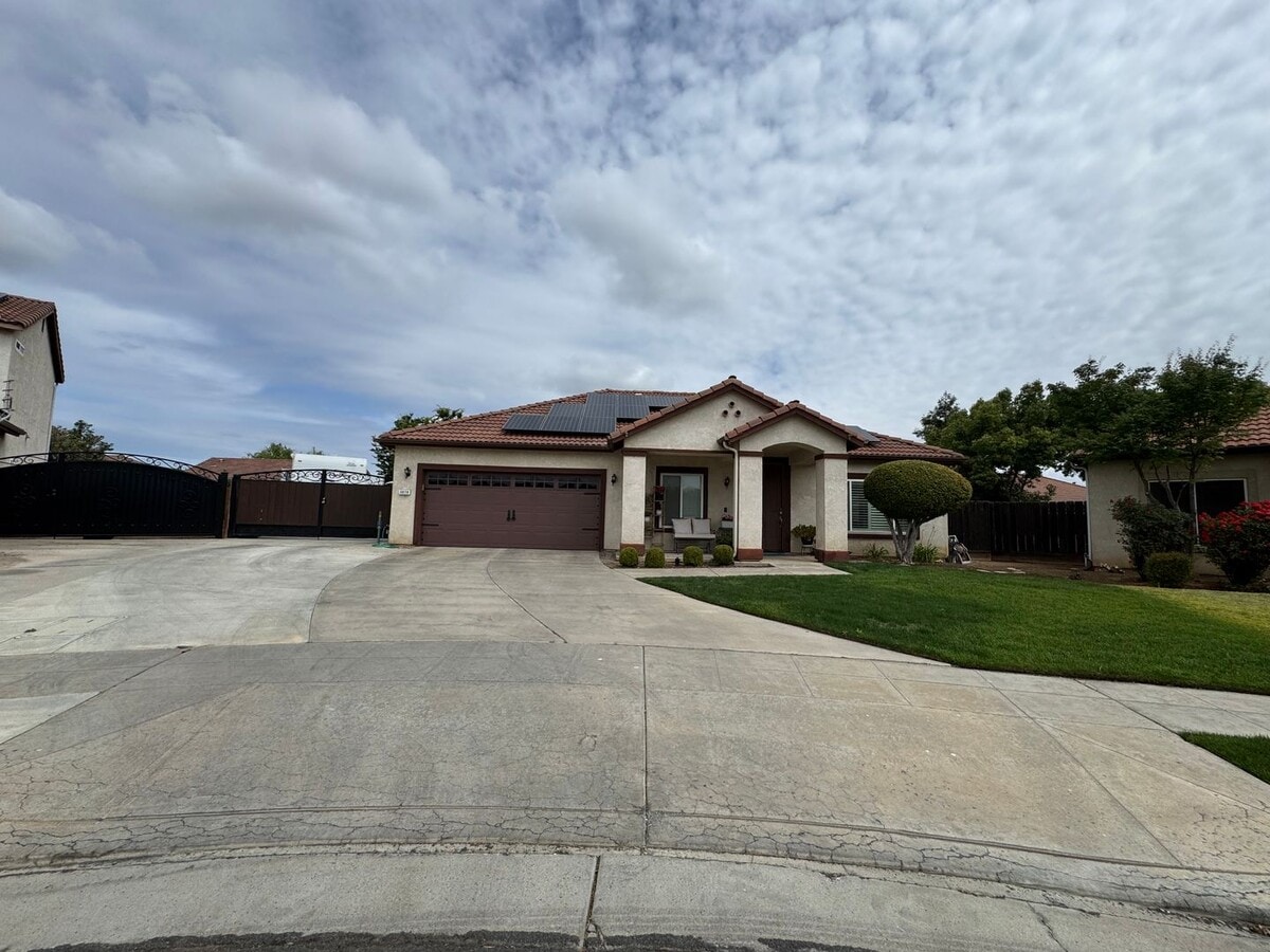 Photo - 3070 N Millard Ave