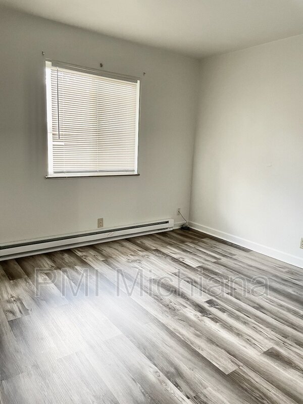 Photo - 2010 Lathrop St