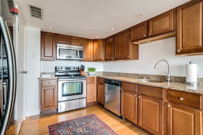 Photo - Gorgeous 9th Floor 1/1.5 Condo For Rent!