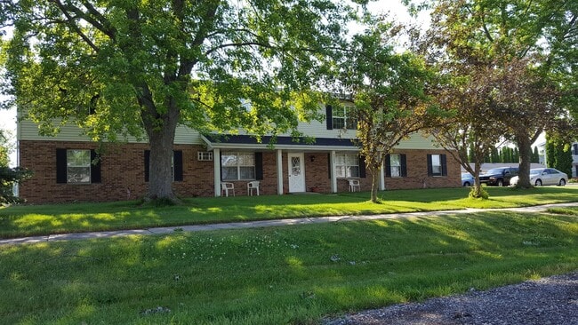 Building Photo - 2240 Sylvan Way Unit 7