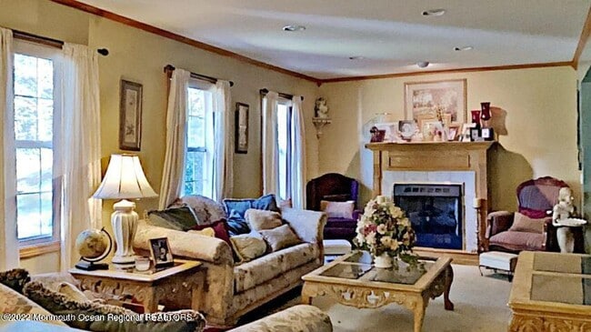 31 Oakland Dr
