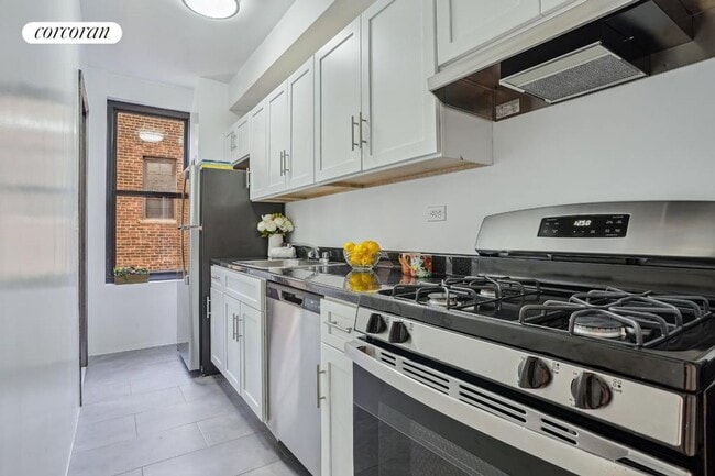 Photo - 200 W 16th St