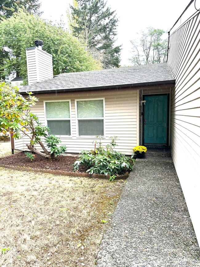Front of Unit B - 3031 Bridgeport Way W Townhome