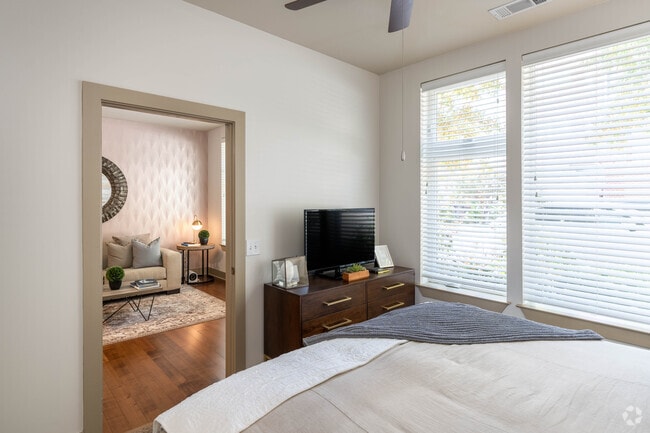 1BR 1BA 747SF