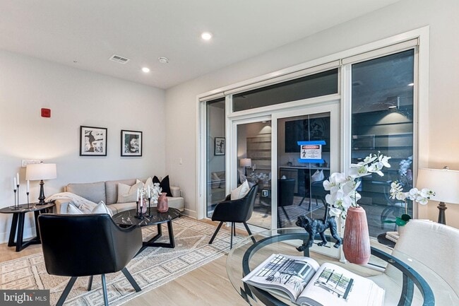 Building Photo - 6910 Ridge Ave Unit 409