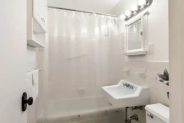 Photo - 1966 Newbold Ave